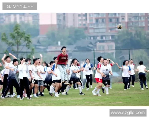 足球明星怒吼瞬间展现激情与力量的震撼图片合集